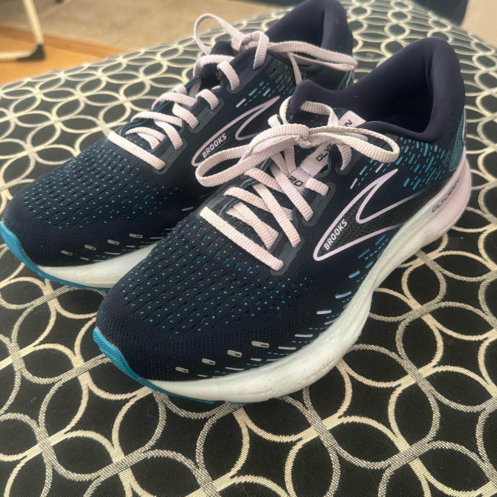 Brooks running shoe. Women’s 9.5